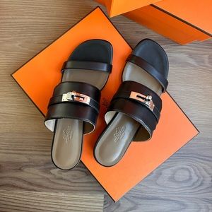 Hermes Avenue Sandals 37